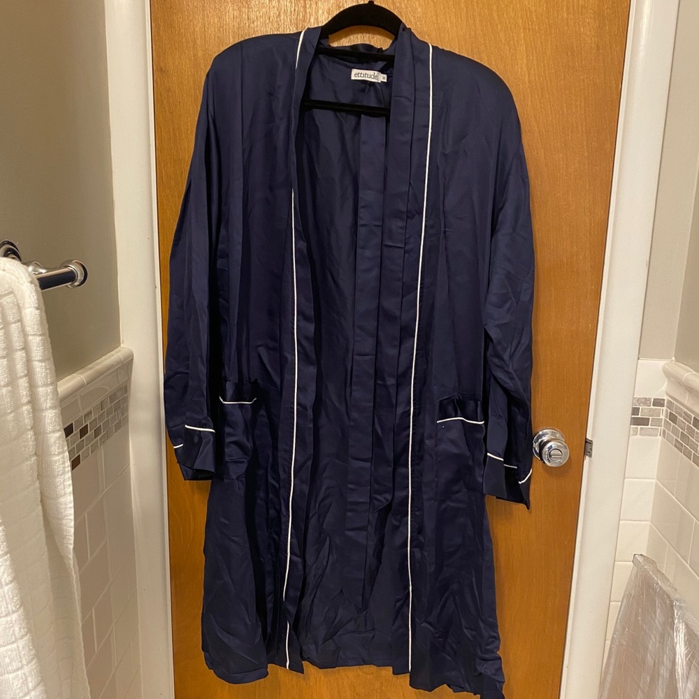 Navy ettitude bathrobe